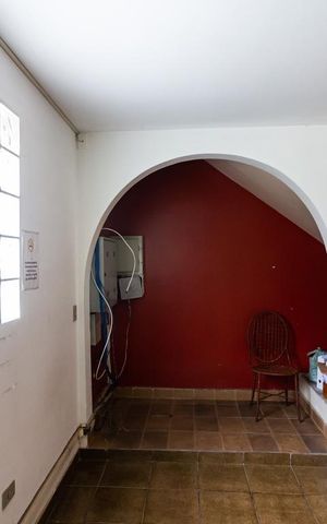 Casa à venda com 466m², 6 quartos e 5 vagas Casa à venda com 466m², 6 quartos e 5 vagasSala