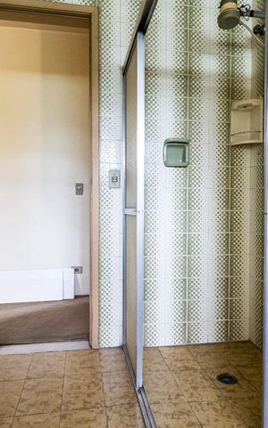 Casa à venda com 466m², 6 quartos e 5 vagas Casa à venda com 466m², 6 quartos e 5 vagasBanheiro da Suite