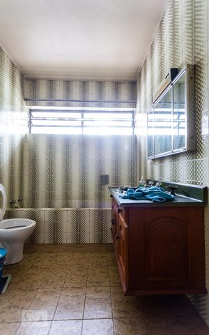 Casa à venda com 466m², 6 quartos e 5 vagas Casa à venda com 466m², 6 quartos e 5 vagasBanheiro da Suite