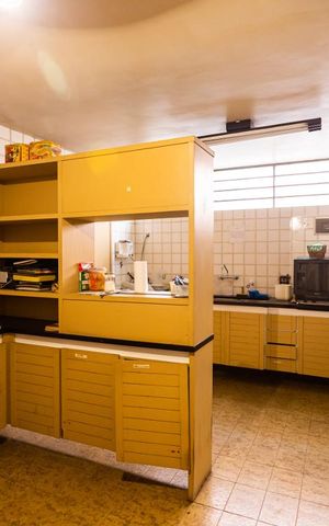 Casa à venda com 466m², 6 quartos e 5 vagas Casa à venda com 466m², 6 quartos e 5 vagasCozinha