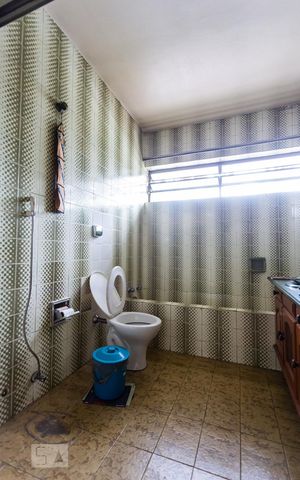 Casa à venda com 466m², 6 quartos e 5 vagas Casa à venda com 466m², 6 quartos e 5 vagasBanheiro da Suite