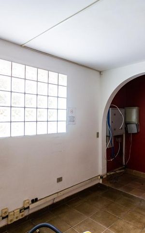 Casa à venda com 466m², 6 quartos e 5 vagas Casa à venda com 466m², 6 quartos e 5 vagasSala