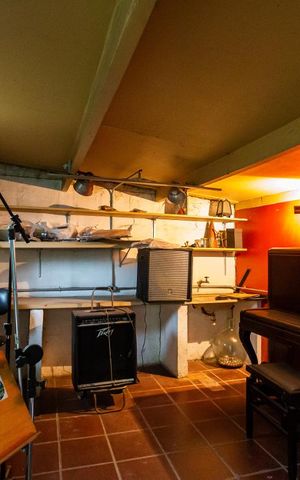 Casa à venda com 466m², 6 quartos e 5 vagas Casa à venda com 466m², 6 quartos e 5 vagasQuarto de Serviço