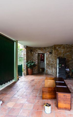 Casa à venda com 466m², 6 quartos e 5 vagas Casa à venda com 466m², 6 quartos e 5 vagasGaragem