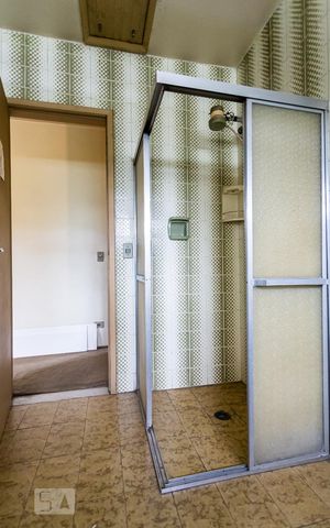 Casa à venda com 466m², 6 quartos e 5 vagas Casa à venda com 466m², 6 quartos e 5 vagasBanheiro da Suite