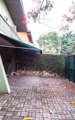 Casa à venda com 466m², 6 quartos e 5 vagas Casa à venda com 466m², 6 quartos e 5 vagasGaragem