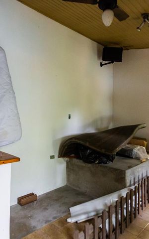 Casa à venda com 466m², 6 quartos e 5 vagas Casa à venda com 466m², 6 quartos e 5 vagasEdicula