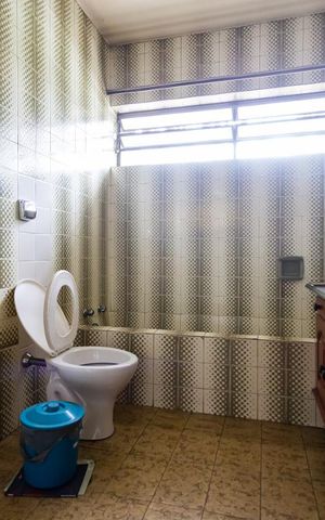 Casa à venda com 466m², 6 quartos e 5 vagas Casa à venda com 466m², 6 quartos e 5 vagasBanheiro da Suite