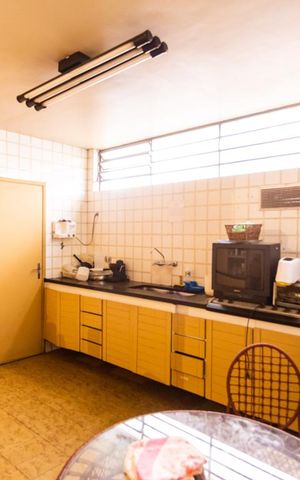 Casa à venda com 466m², 6 quartos e 5 vagas Casa à venda com 466m², 6 quartos e 5 vagasCozinha