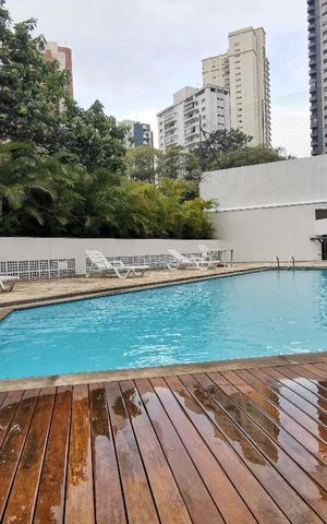 Apartamento à venda com 230m², 3 quartos e 4 vagas Apartamento à venda com 230m², 3 quartos e 4 vagasÁrea comum - Piscina