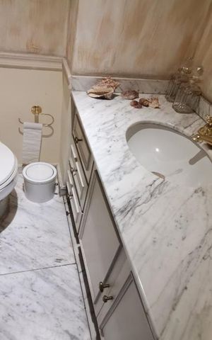 Apartamento à venda com 230m², 3 quartos e 4 vagas Apartamento à venda com 230m², 3 quartos e 4 vagasLavabo