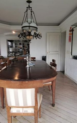 Apartamento à venda com 230m², 3 quartos e 4 vagas Apartamento à venda com 230m², 3 quartos e 4 vagasSala de Jantar
