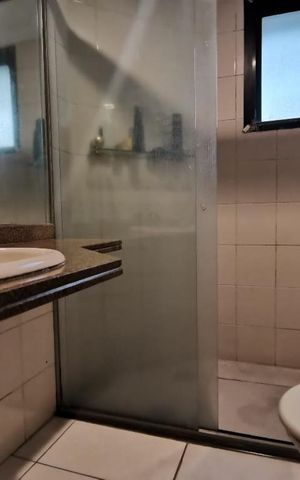 Apartamento à venda com 230m², 3 quartos e 4 vagas Apartamento à venda com 230m², 3 quartos e 4 vagasDetalhe do Banheiro da Suite