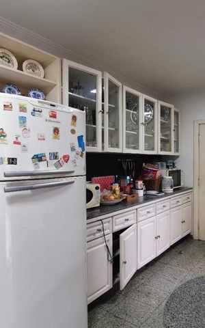Apartamento à venda com 230m², 3 quartos e 4 vagas Apartamento à venda com 230m², 3 quartos e 4 vagasCozinha