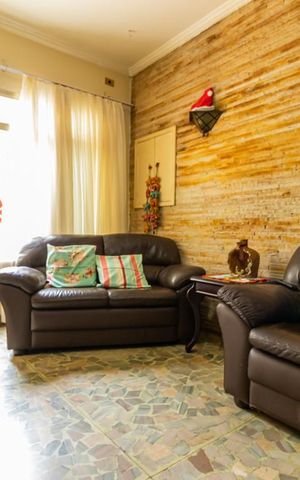 Casa à venda com 155m², 4 quartos e 2 vagas Casa à venda com 155m², 4 quartos e 2 vagasSala