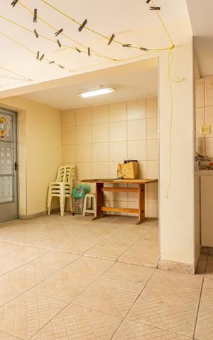 Casa à venda com 155m², 4 quartos e 2 vagas Casa à venda com 155m², 4 quartos e 2 vagasSalão