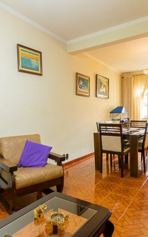 Casa à venda com 155m², 4 quartos e 2 vagas Casa à venda com 155m², 4 quartos e 2 vagasSala