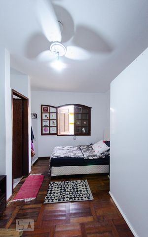 Casa à venda com 500m², 4 quartos e 3 vagas Casa à venda com 500m², 4 quartos e 3 vagasSuíte