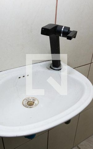 Casa para alugar com 50m², 1 quarto e sem vaga Casa para alugar com 50m², 1 quarto e sem vagaBanheiro