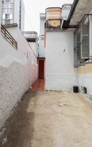 Casa à venda com 170m², 2 quartos e 2 vagas Casa à venda com 170m², 2 quartos e 2 vagasQuintal