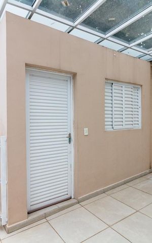 Casa à venda com 220m², 3 quartos e 7 vagasQuarto de serviço