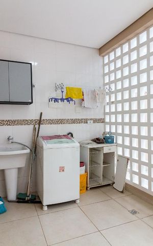Casa à venda com 220m², 3 quartos e 7 vagasÁrea de serviço