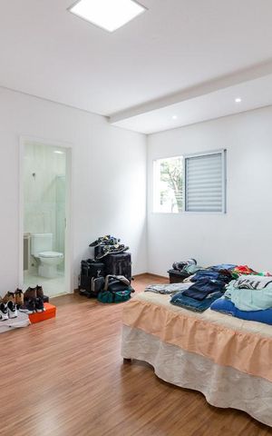 Casa à venda com 220m², 3 quartos e 7 vagasQuarto 2 suíte