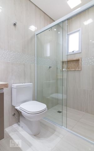 Casa à venda com 220m², 3 quartos e 7 vagasBanheiro quarto 2 suíte