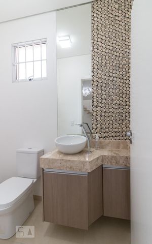 Casa à venda com 220m², 3 quartos e 7 vagasLavabo
