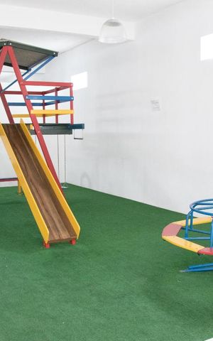 Casa de condomínio à venda com 150m², 3 quartos e 2 vagas Casa de condomínio à venda com 150m², 3 quartos e 2 vagasÁrea Comum - Playground