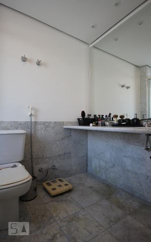 Apartamento à venda com 223m², 4 quartos e 4 vagas Apartamento à venda com 223m², 4 quartos e 4 vagasBanheiro da Suíte 3