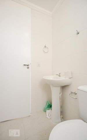 Apartamento para alugar com 44m², 2 quartos e 1 vaga Apartamento para alugar com 44m², 2 quartos e 1 vagaBanheiro social