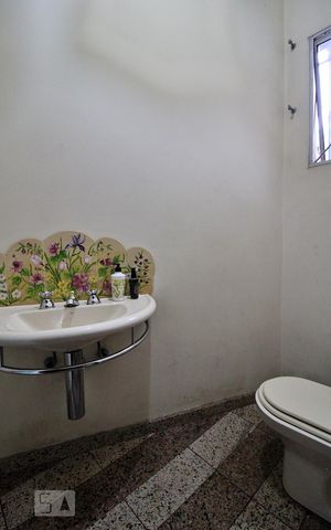 Casa à venda com 445m², 4 quartos e sem vagaLavabo