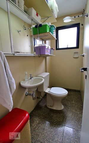 Apartamento à venda com 190m², 4 quartos e 3 vagasBanheiro de Serviço