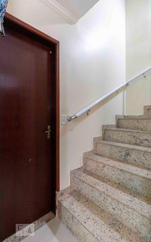 Casa de condomínio à venda com 131m², 3 quartos e 2 vagas Casa de condomínio à venda com 131m², 3 quartos e 2 vagasAcesso Lavabo e Escada de Acesso Quartos