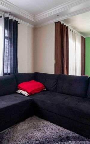 Casa de condomínio à venda com 131m², 3 quartos e 2 vagas Casa de condomínio à venda com 131m², 3 quartos e 2 vagasSala
