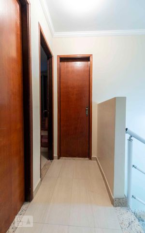Casa de condomínio à venda com 131m², 3 quartos e 2 vagas Casa de condomínio à venda com 131m², 3 quartos e 2 vagasCorredor Quartos