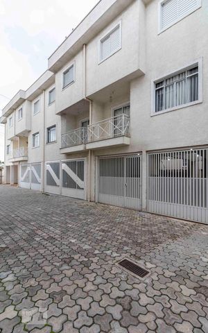 Casa de condomínio à venda com 131m², 3 quartos e 2 vagas Casa de condomínio à venda com 131m², 3 quartos e 2 vagasFachada do Imóvel