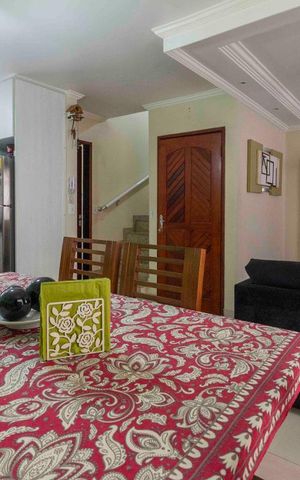 Casa de condomínio à venda com 131m², 3 quartos e 2 vagas Casa de condomínio à venda com 131m², 3 quartos e 2 vagasSala