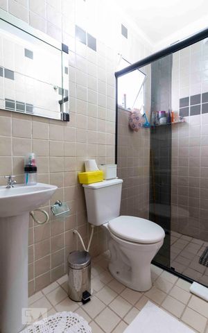 Casa de condomínio à venda com 131m², 3 quartos e 2 vagas Casa de condomínio à venda com 131m², 3 quartos e 2 vagasBanheiro Corredor