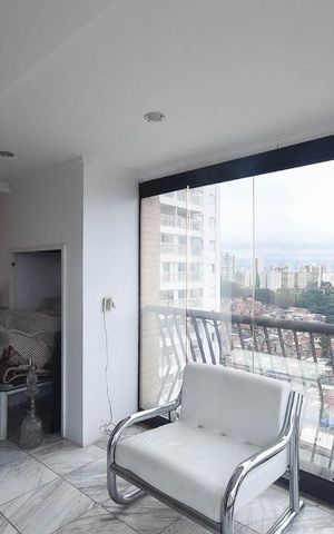 Apartamento à venda com 142m², 4 quartos e 4 vagas Apartamento à venda com 142m², 4 quartos e 4 vagasVaranda