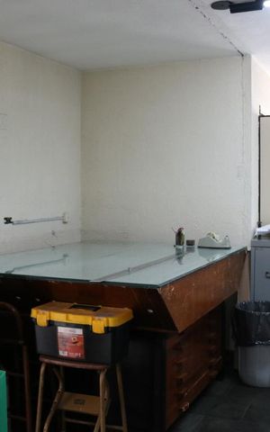 Casa à venda com 670m², 3 quartos e 8 vagasEscritório