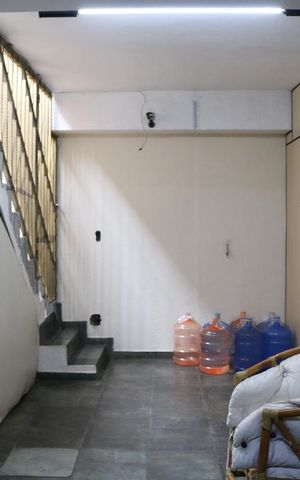 Casa à venda com 670m², 3 quartos e 8 vagasEscritório