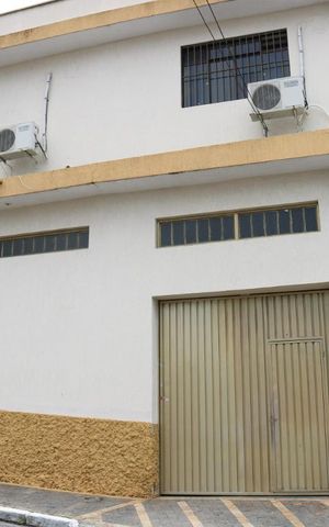 Casa à venda com 670m², 3 quartos e 8 vagasFachada
