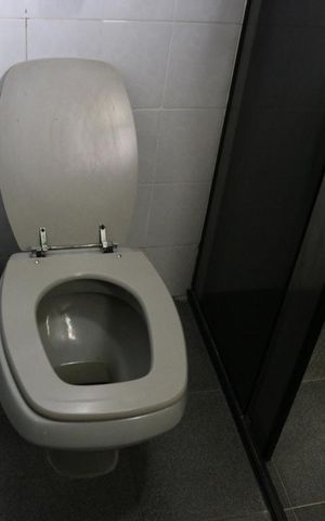 Casa à venda com 670m², 3 quartos e 8 vagasBanheiro do Quarto 3