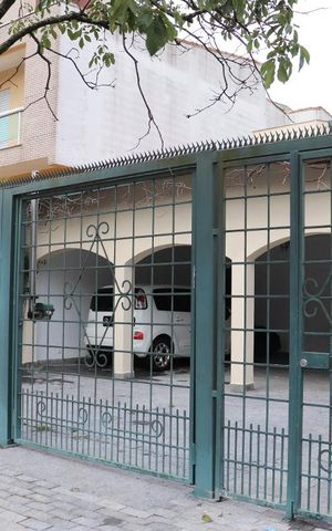 Casa à venda com 420m², 3 quartos e 6 vagasFachada