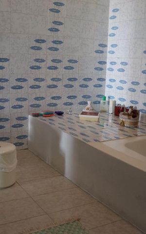 Casa à venda com 420m², 3 quartos e 6 vagasBanheiro da Suíte 2