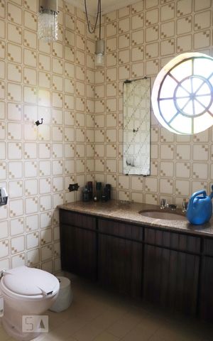 Casa à venda com 420m², 3 quartos e 6 vagasBanheiro da Suíte 1