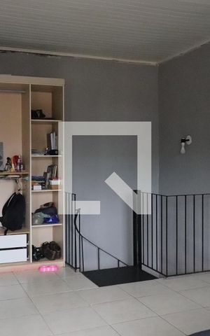 Casa à venda com 50m², 3 quartos e 1 vagaEscada