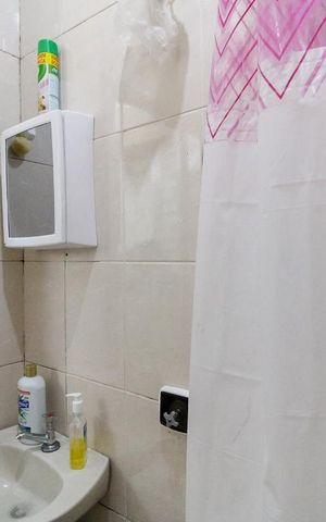 Casa à venda com 230m², 4 quartos e sem vaga Casa à venda com 230m², 4 quartos e sem vagaEdícula - Banheiro